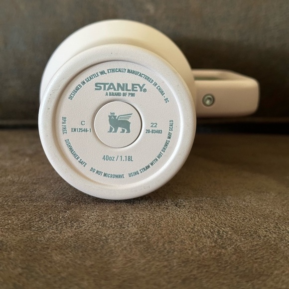 Stanley Quencher 40 oz Tumbler - Picture 3 of 6